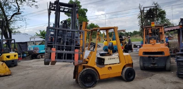 ขายด่วนรถยก TOYOTAชั่วโม่งทำงานน้อย 3FG20ยก2ตันยกของหนัง2.4ตันให้ดูยกสูง3เมตรรถนอกนำเข้ายังไม่เคยใช้งานในเมืองไทยเลย