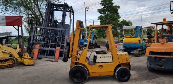 ขายด่วนรถยก TOYOTAชั่วโม่งทำงานน้อย 3FG20ยก2ตันยกของหนัง2.4ตันให้ดูยกสูง3เมตรรถนอกนำเข้ายังไม่เคยใช้งานในเมืองไทยเลย