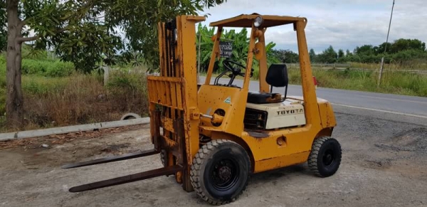 ขายด่วนรถยก TOYOTAชั่วโม่งทำงานน้อย 3FG20ยก2ตันยกของหนัง2.4ตันให้ดูยกสูง3เมตรรถนอกนำเข้ายังไม่เคยใช้งานในเมืองไทยเลย