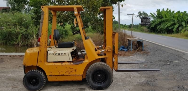 ขายด่วนรถยก TOYOTAชั่วโม่งทำงานน้อย 3FG20ยก2ตันยกของหนัง2.4ตันให้ดูยกสูง3เมตรรถนอกนำเข้ายังไม่เคยใช้งานในเมืองไทยเลย