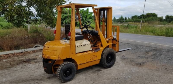 ขายด่วนรถยก TOYOTAชั่วโม่งทำงานน้อย 3FG20ยก2ตันยกของหนัง2.4ตันให้ดูยกสูง3เมตรรถนอกนำเข้ายังไม่เคยใช้งานในเมืองไทยเลย