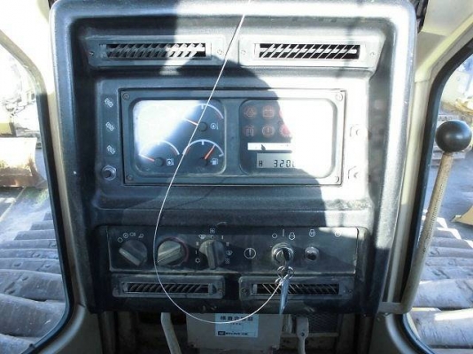 CAT D6M ปี 2002 ใช้งาน 3 พันชั่วโมง นำเข้าจากญี่ปุ่น ถึงไทยเร็ว ๆ นี้ครับ