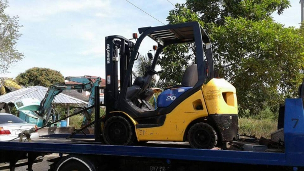 ขายด่วนรถยกKOMATSU FG20-16 ยก2ตันยกสูง3เมตรยางตันใหม่4เส้นรถนอกเพิ่งนำเข้ามายังไม่เคยใช้งานในเมืองไทยเลย