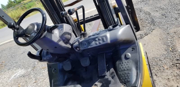 ขายด่วนรถยกKOMATSU FG20-16 ยก2ตันยกสูง3เมตรยางตันใหม่4เส้นรถนอกเพิ่งนำเข้ามายังไม่เคยใช้งานในเมืองไทยเลย