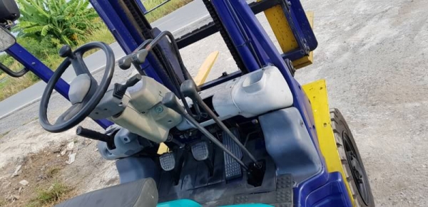 ขายด่วนรถยกKOMATSU FG25-14 ยก2.5ตันยกสูง4เมตรยางตันใหม่4เส้นรถนอกเพิ่งนำเข้ามายังไม่เคยใช้งานในเมืองไทยเลย