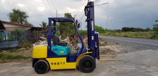 ขายด่วนรถยกKOMATSU FG25-14 ยก2.5ตันยกสูง4เมตรยางตันใหม่4เส้นรถนอกเพิ่งนำเข้ามายังไม่เคยใช้งานในเมืองไทยเลย