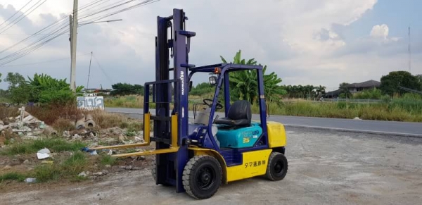 ขายด่วนรถยกKOMATSU FG25-14 ยก2.5ตันยกสูง4เมตรยางตันใหม่4เส้นรถนอกเพิ่งนำเข้ามายังไม่เคยใช้งานในเมืองไทยเลย