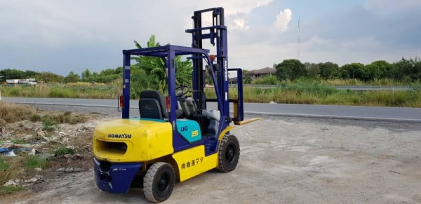 ขายด่วนรถยกKOMATSU FG25-14 ยก2.5ตันยกสูง4เมตรยางตันใหม่4เส้นรถนอกเพิ่งนำเข้ามายังไม่เคยใช้งานในเมืองไทยเลย