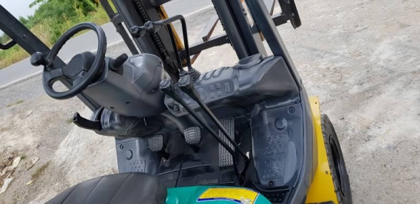 ขายด่วนรถยกKOMATSU FG18-18ยก2ตันเสาสูง3เมตรตัวใหม่ล่าสูดยางตัน4เส้นรถนอกเพื่งนำเข้ามาใหม่ยังไม่เคยใช้งานในไทยเลย