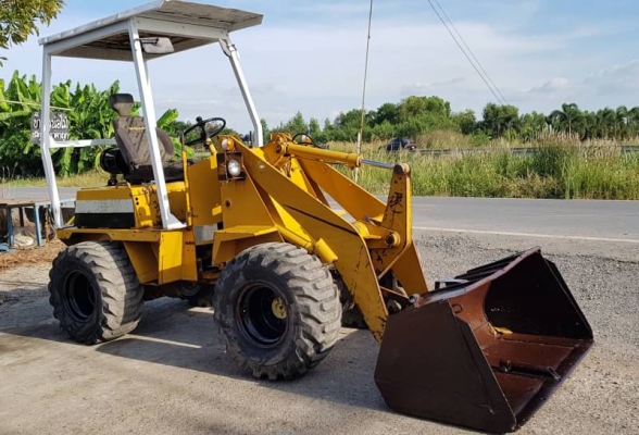 ขายด่วนรถยกตักเอวอ่อนTCMHL810ตักยก2.5ตันยกสูง3เมตรรถขับเคลื่อน4ล้อเกียร์ท็อกโลฮายรถนอกเพื่งนำเข้ามายังไม่เคยใช้งานในเมืองไทยเลย