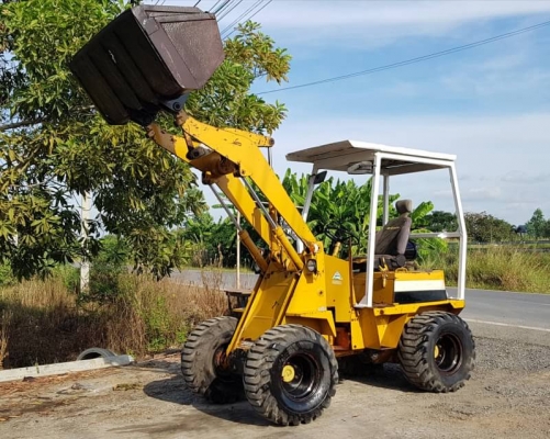 ขายด่วนรถยกตักเอวอ่อนTCMHL810ตักยก2.5ตันยกสูง3เมตรรถขับเคลื่อน4ล้อเกียร์ท็อกโลฮายรถนอกเพื่งนำเข้ามายังไม่เคยใช้งานในเมืองไทยเลย