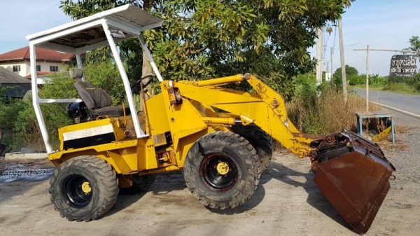 ขายด่วนรถยกตักเอวอ่อนTCMHL810ตักยก2.5ตันยกสูง3เมตรรถขับเคลื่อน4ล้อเกียร์ท็อกโลฮายรถนอกเพื่งนำเข้ามายังไม่เคยใช้งานในเมืองไทยเลย