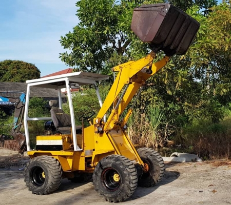 ขายด่วนรถยกตักเอวอ่อนTCMHL810ตักยก2.5ตันยกสูง3เมตรรถขับเคลื่อน4ล้อเกียร์ท็อกโลฮายรถนอกเพื่งนำเข้ามายังไม่เคยใช้งานในเมืองไทยเลย