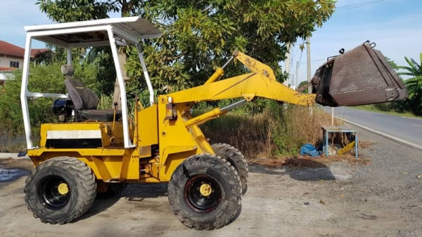 ขายด่วนรถยกตักเอวอ่อนTCMHL810ตักยก2.5ตันยกสูง3เมตรรถขับเคลื่อน4ล้อเกียร์ท็อกโลฮายรถนอกเพื่งนำเข้ามายังไม่เคยใช้งานในเมืองไทยเลย