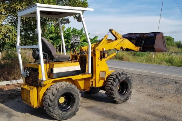 ขายด่วนรถยกตักเอวอ่อนTCMHL810ตักยก2.5ตันยกสูง3เมตรรถขับเคลื่อน4ล้อเกียร์ท็อกโลฮายรถนอกเพื่งนำเข้ามายังไม่เคยใช้งานในเมืองไทยเลย