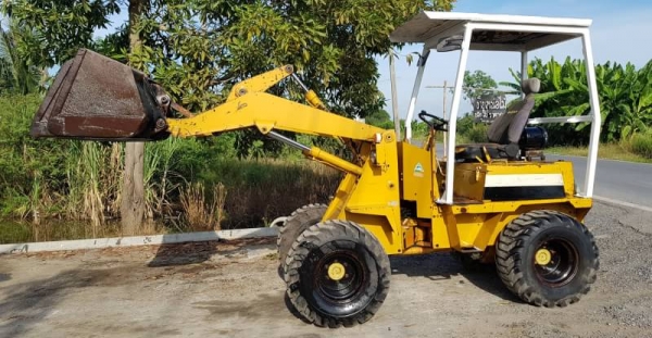 ขายด่วนรถยกตักเอวอ่อนTCMHL810ตักยก2.5ตันยกสูง3เมตรรถขับเคลื่อน4ล้อเกียร์ท็อกโลฮายรถนอกเพื่งนำเข้ามายังไม่เคยใช้งานในเมืองไทยเลย