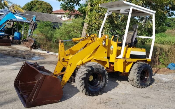 ขายด่วนรถยกตักเอวอ่อนTCMHL810ตักยก2.5ตันยกสูง3เมตรรถขับเคลื่อน4ล้อเกียร์ท็อกโลฮายรถนอกเพื่งนำเข้ามายังไม่เคยใช้งานในเมืองไทยเลย