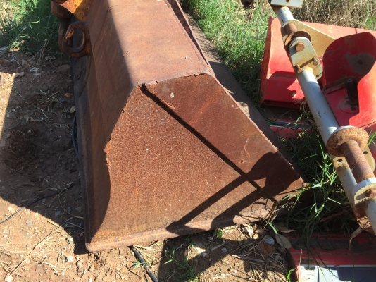 บุ้งกี๋แบคโฮเก่านอก บุ้งกี๋แบคโฮเก่านอก