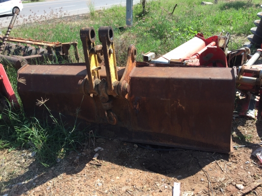 บุ้งกี๋แบคโฮเก่านอก