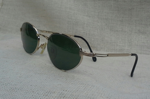 แว่นตาเทพเจ้าของชาวเยอรมัน ยุค '80s  อลังการงานทองเดินลาย 'คลาสสิค - วงรี' ที่เท่ที่สุดในโลก !  Vintage RODENSTOCK handmade in Germany