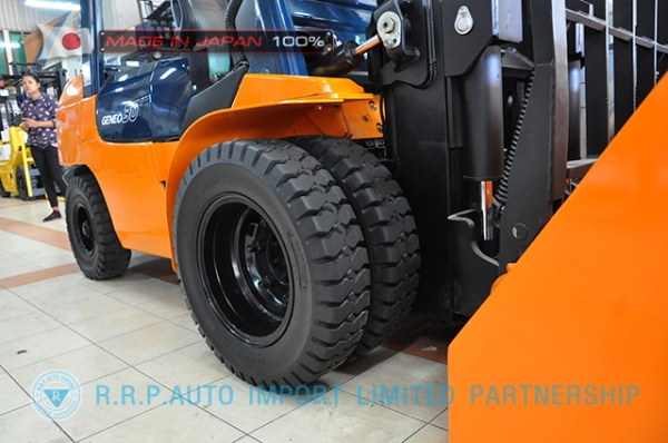 ขายรถโฟล์คลิฟท์มือสอง TOYOTA รุ่น 7FDJ30-23691 นำเข้าจากประเทศญี่ปุ่น 100\% ไม่เคยใช้งานในไทย