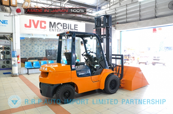 ขายรถโฟล์คลิฟท์มือสอง TOYOTA รุ่น 7FDJ30-23691 นำเข้าจากประเทศญี่ปุ่น 100\% ไม่เคยใช้งานในไทย