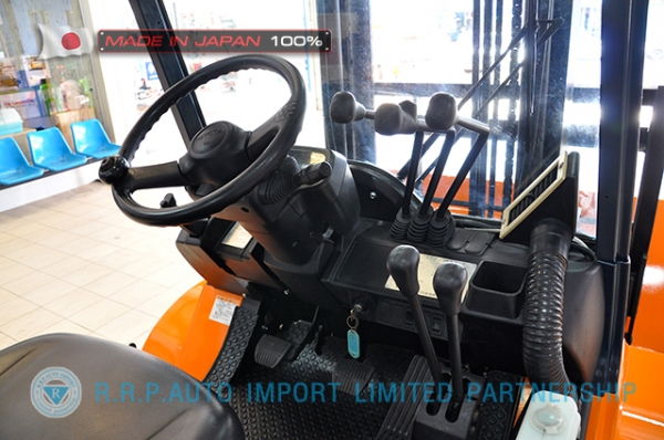 ขายรถโฟล์คลิฟท์มือสอง TOYOTA รุ่น 7FDJ30-23691 นำเข้าจากประเทศญี่ปุ่น 100\% ไม่เคยใช้งานในไทย