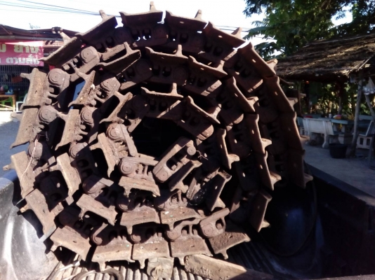 ขายโซ่พร้อมแผ่นรถแทรกเตอร์ CAT-D-4 โซ่แท้ บู้ชกลม สภาพสวยตามรูปขายไม่แพงครับ