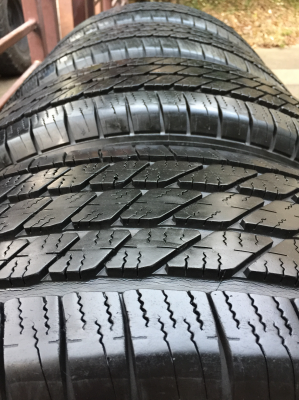 ยาง Michelin 265 65 17 กลางปี13 ดอกเต็ม ไม่มีปะ ราคไม่แพง ยาง Michelin 265 65 17 กลางปี13 ดอกเต็ม ไม่มีปะ ราคไม่แพง