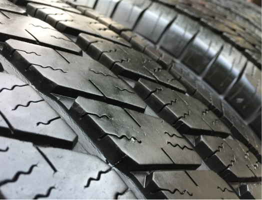 ยาง Michelin 265 65 17 กลางปี13 ดอกเต็ม ไม่มีปะ ราคไม่แพง ยาง Michelin 265 65 17 กลางปี13 ดอกเต็ม ไม่มีปะ ราคไม่แพง