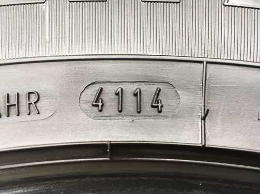 ยาง Goodyear 265 65 17 สิ้นปี14 ดอกเต็ม ใช้ยาว ราคาไม่แพง