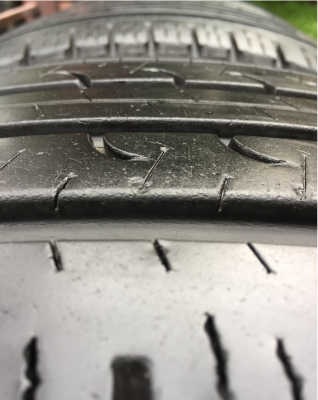 ยาง Goodyear 265 65 17 สิ้นปี14 ดอกเต็ม ใช้ยาว ราคาไม่แพง