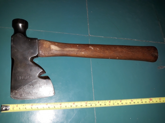 ขายขวานหัวค้อน PLUB MADE IN USA.เก่าเหล็กมันเงามือสองสวยงาม