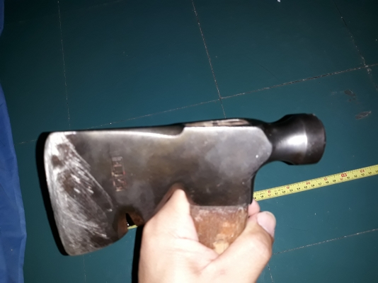 ขายขวานหัวค้อน PLUB MADE IN USA.เก่าเหล็กมันเงามือสองสวยงาม