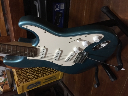 กีตาร์ไฟฟ้าSquier strat กีตาร์ไฟฟ้าSquier strat