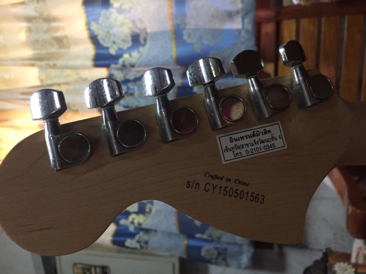 กีตาร์ไฟฟ้าSquier strat กีตาร์ไฟฟ้าSquier strat