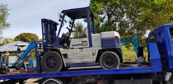 ขายด่วนรถยกKOMATSU FG35-16 ยกได้4ตันยกสูง3เมตรยางตันใหม่4เส้นรถนอกเพิ่งนำเข้ามายังไม่เคยใช้งานในเมืองไทยเลย