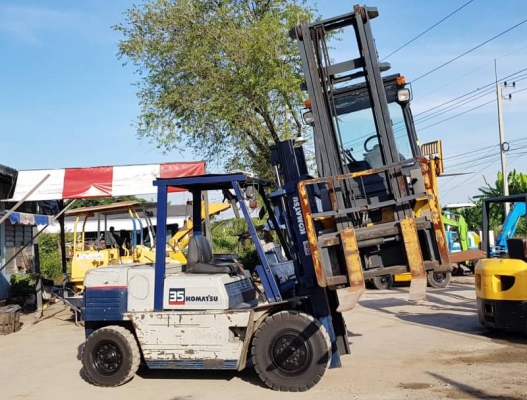 ขายด่วนรถยกKOMATSU FG35-16 ยกได้4ตันยกสูง3เมตรยางตันใหม่4เส้นรถนอกเพิ่งนำเข้ามายังไม่เคยใช้งานในเมืองไทยเลย