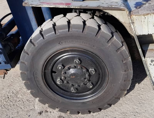 ขายด่วนรถยกKOMATSU FG35-16 ยกได้4ตันยกสูง3เมตรยางตันใหม่4เส้นรถนอกเพิ่งนำเข้ามายังไม่เคยใช้งานในเมืองไทยเลย