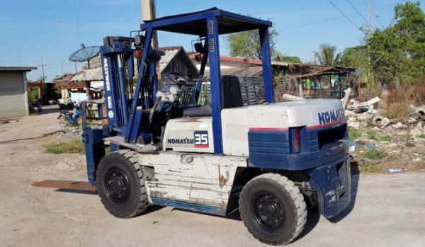 ขายด่วนรถยกKOMATSU FG35-16 ยกได้4ตันยกสูง3เมตรยางตันใหม่4เส้นรถนอกเพิ่งนำเข้ามายังไม่เคยใช้งานในเมืองไทยเลย