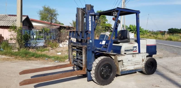 ขายด่วนรถยกKOMATSU FG35-16 ยกได้4ตันยกสูง3เมตรยางตันใหม่4เส้นรถนอกเพิ่งนำเข้ามายังไม่เคยใช้งานในเมืองไทยเลย