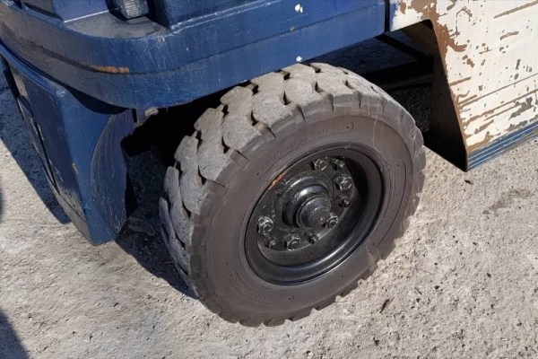 ขายด่วนรถยกKOMATSU FG35-16 ยกได้4ตันยกสูง3เมตรยางตันใหม่4เส้นรถนอกเพิ่งนำเข้ามายังไม่เคยใช้งานในเมืองไทยเลย