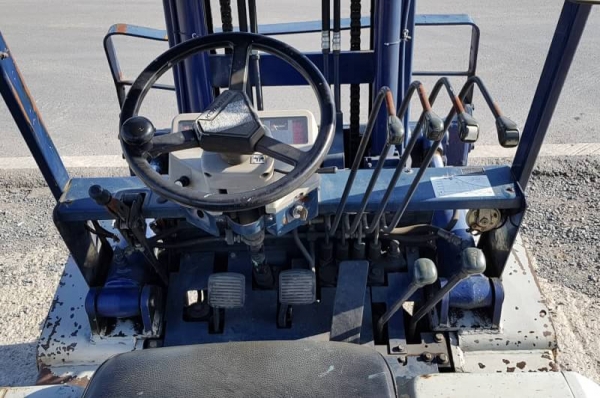 ขายด่วนรถยกKOMATSU FG35-16 ยกได้4ตันยกสูง3เมตรยางตันใหม่4เส้นรถนอกเพิ่งนำเข้ามายังไม่เคยใช้งานในเมืองไทยเลย