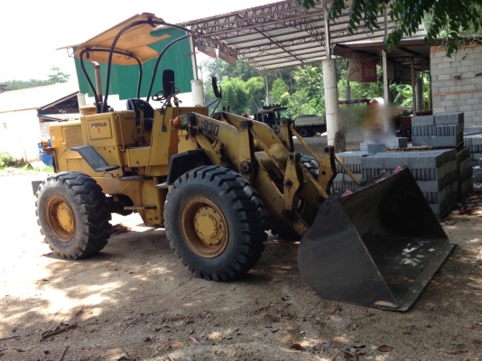 รถตัก CAT 930. สนใจติดต่อ 081 - 6079515