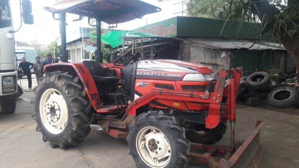 ขายรถไถ Yanmar EF453 TLX สภาพสวยๆๆพร้อมใช้ครับ มีเล่มพร้อมโอน มีอุปกรณ์หน้าและหลังครับ ขายรถไถ Yanmar EF453 TLX สภาพสวยๆๆพร้อมใช้ครับ มีเล่มพร้อมโอน มีอุปกรณ์หน้าและหลังครับ