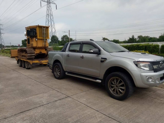 ขายรถแทรคเตอร์ D20P รุ่น 5 ติดแอร์หมดเกือบ 40,000 บาท เปลี่ยนใบมีดเป็น D3 เสริมตีนทั้งหมด 2 เส้น ใส่แคเรียเพิ่มให้อีก 2 ลูก เสริมใบให้อีกข้างละ 2 ใบ   รถจะยาวกว่ารถ D2 ธรรมดา ขับนิ่ม รถนอกแท้ๆ สวยตามรูป    รถสภาพดี แข็งแรง รถนอกแท้ๆ ใช้ได้อีก 4 - 5 ปี โดย