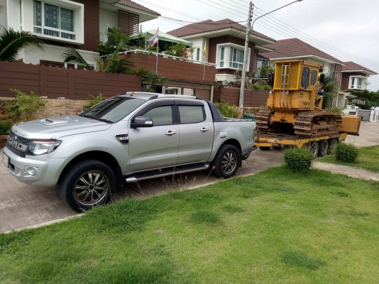 ขายรถแทรคเตอร์ D20P รุ่น 5 ติดแอร์หมดเกือบ 40,000 บาท เปลี่ยนใบมีดเป็น D3 เสริมตีนทั้งหมด 2 เส้น ใส่แคเรียเพิ่มให้อีก 2 ลูก เสริมใบให้อีกข้างละ 2 ใบ   รถจะยาวกว่ารถ D2 ธรรมดา ขับนิ่ม รถนอกแท้ๆ สวยตามรูป    รถสภาพดี แข็งแรง รถนอกแท้ๆ ใช้ได้อีก 4 - 5 ปี โดย