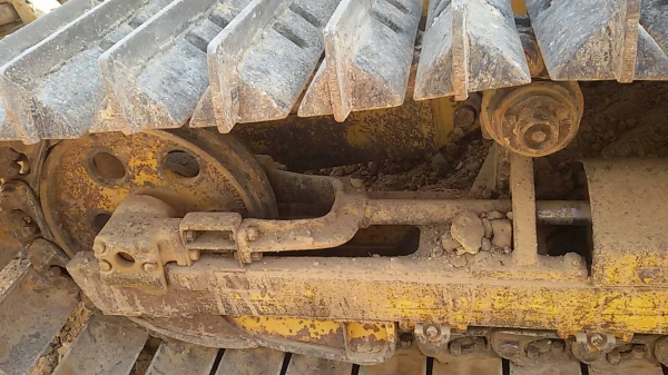 ขายรถแทรคเตอร์ D20P รุ่น 5 ติดแอร์หมดเกือบ 40,000 บาท เปลี่ยนใบมีดเป็น D3 เสริมตีนทั้งหมด 2 เส้น ใส่แคเรียเพิ่มให้อีก 2 ลูก เสริมใบให้อีกข้างละ 2 ใบ   รถจะยาวกว่ารถ D2 ธรรมดา ขับนิ่ม รถนอกแท้ๆ สวยตามรูป    รถสภาพดี แข็งแรง รถนอกแท้ๆ ใช้ได้อีก 4 - 5 ปี โดย