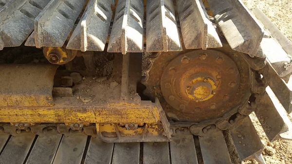 ขายรถแทรคเตอร์ D20P รุ่น 5 ติดแอร์หมดเกือบ 40,000 บาท เปลี่ยนใบมีดเป็น D3 เสริมตีนทั้งหมด 2 เส้น ใส่แคเรียเพิ่มให้อีก 2 ลูก เสริมใบให้อีกข้างละ 2 ใบ   รถจะยาวกว่ารถ D2 ธรรมดา ขับนิ่ม รถนอกแท้ๆ สวยตามรูป    รถสภาพดี แข็งแรง รถนอกแท้ๆ ใช้ได้อีก 4 - 5 ปี โดย