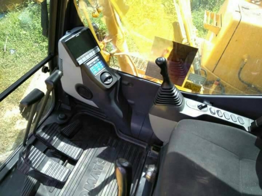 โคมัสสุ PC 130-8 ปรับราคาใหม่ 1,520,000 เอกสารชุดจดทะเบียน ไมล์ 9050 รถเช็คศูนย์ตลอดอยู่ใน PM12000 ชม รถไม่เคยโดนน้ำเค็มทำงานกองสต็อกรถสภาพสวยเหมือนใหม่ ราคา 1520,000 รถหาดใหญ่